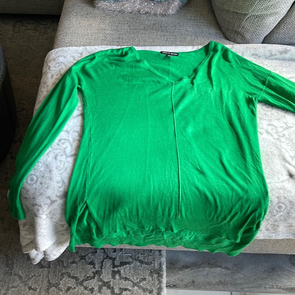Womens size M Kelly Green light weight sweater.